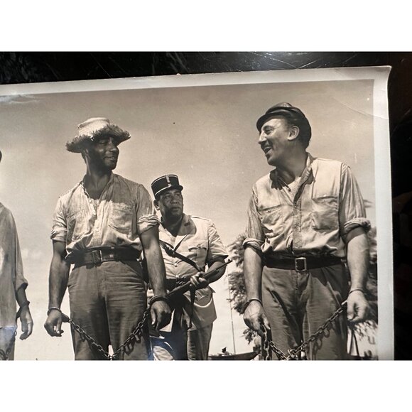 Vintage 1961 Movie Still From "The Devil At 4 OClock" Featuring Frank Sinatra Be - Picture 7 of 13